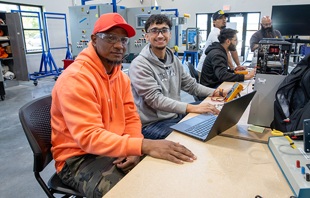 Manufacturing students sitting in IMEC